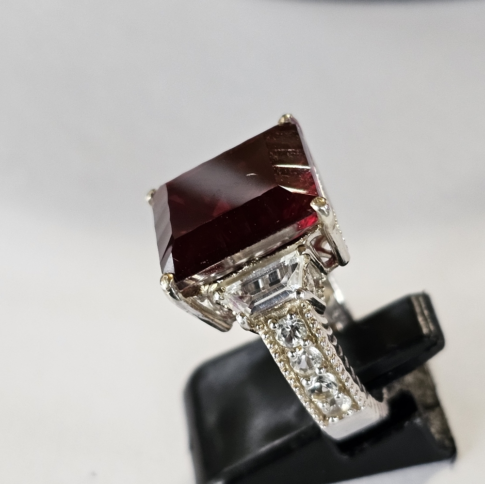 Blazing Red Quartz & White Topaz Ring in Platinum/925 Size 6 - Picture 6 of 11